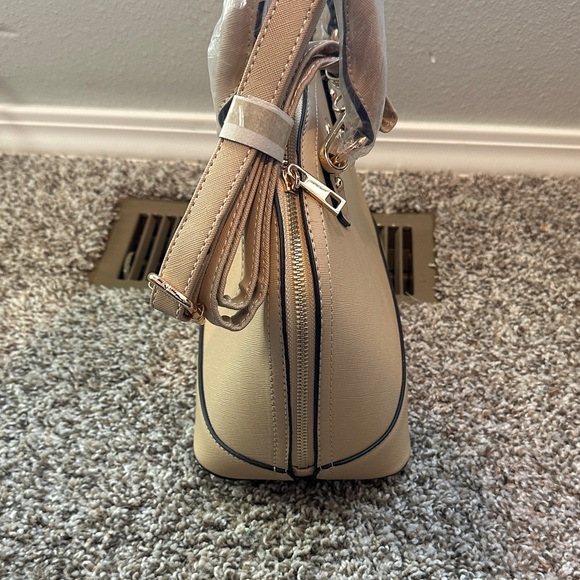 Marilyn Monroe Tan Satchel Bag - Picture 3 of 5